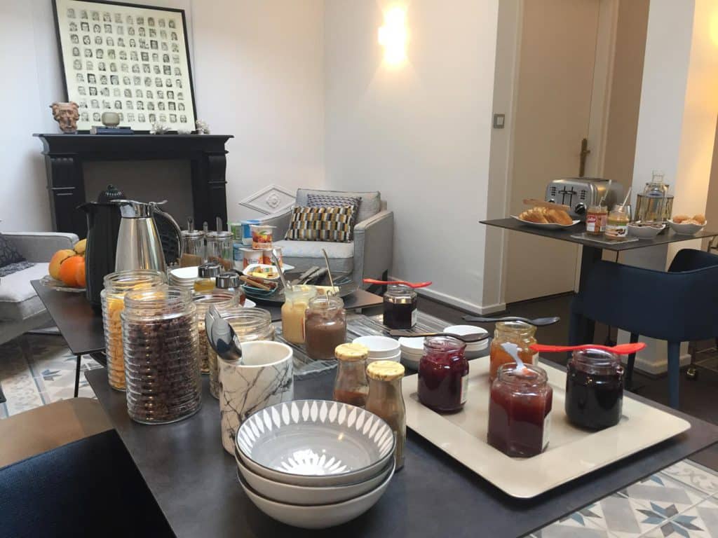 petit-déjeuner dans maison d'hôtes
