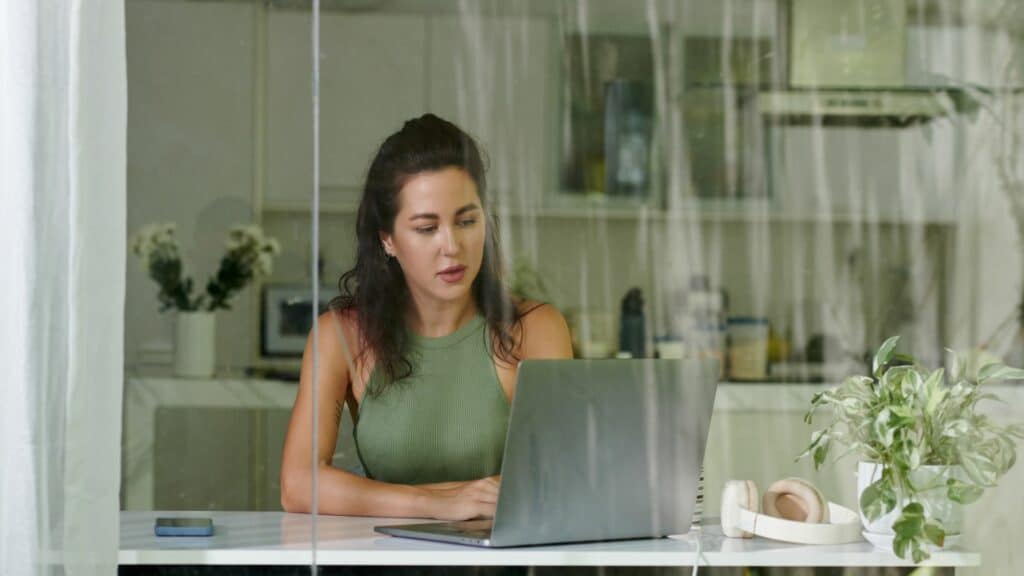 Offrir un espace de travail dans sa location saisonnière