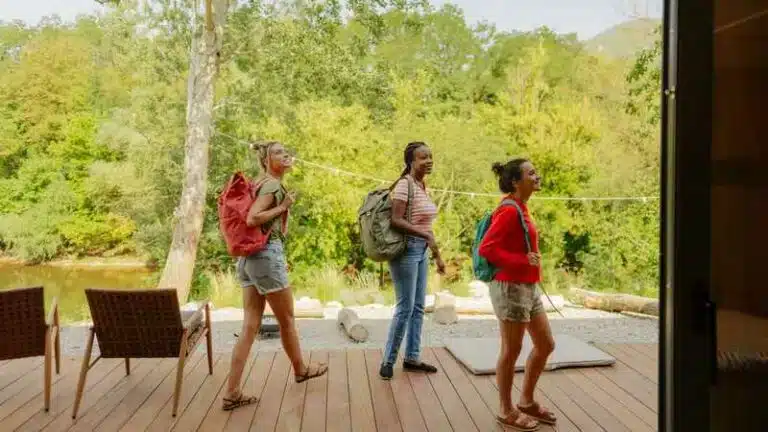 Accueil des hôtes dans son hébergement touristique