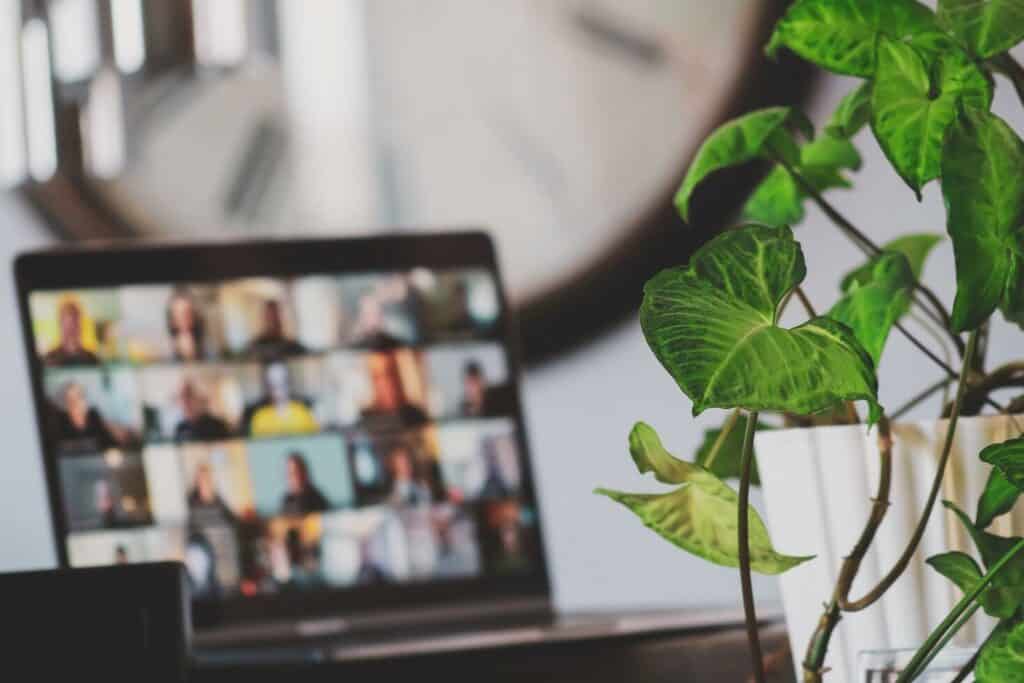 Clientèle d'affaires en télétravail dans une location de vacances