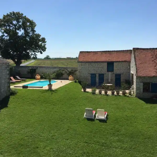 Photo du gîte avec tennis de Valinière Village en Touraine